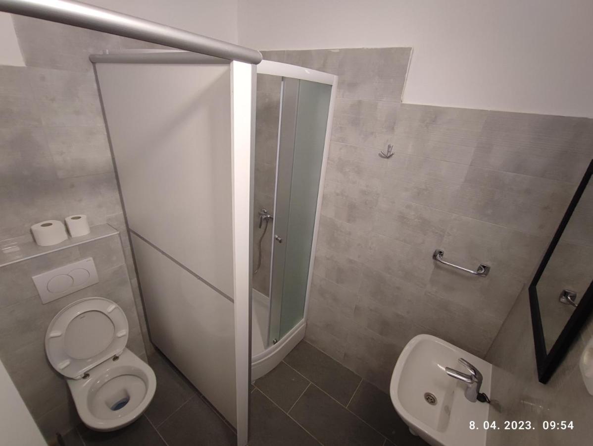 Impact House Split Albergue Exterior foto