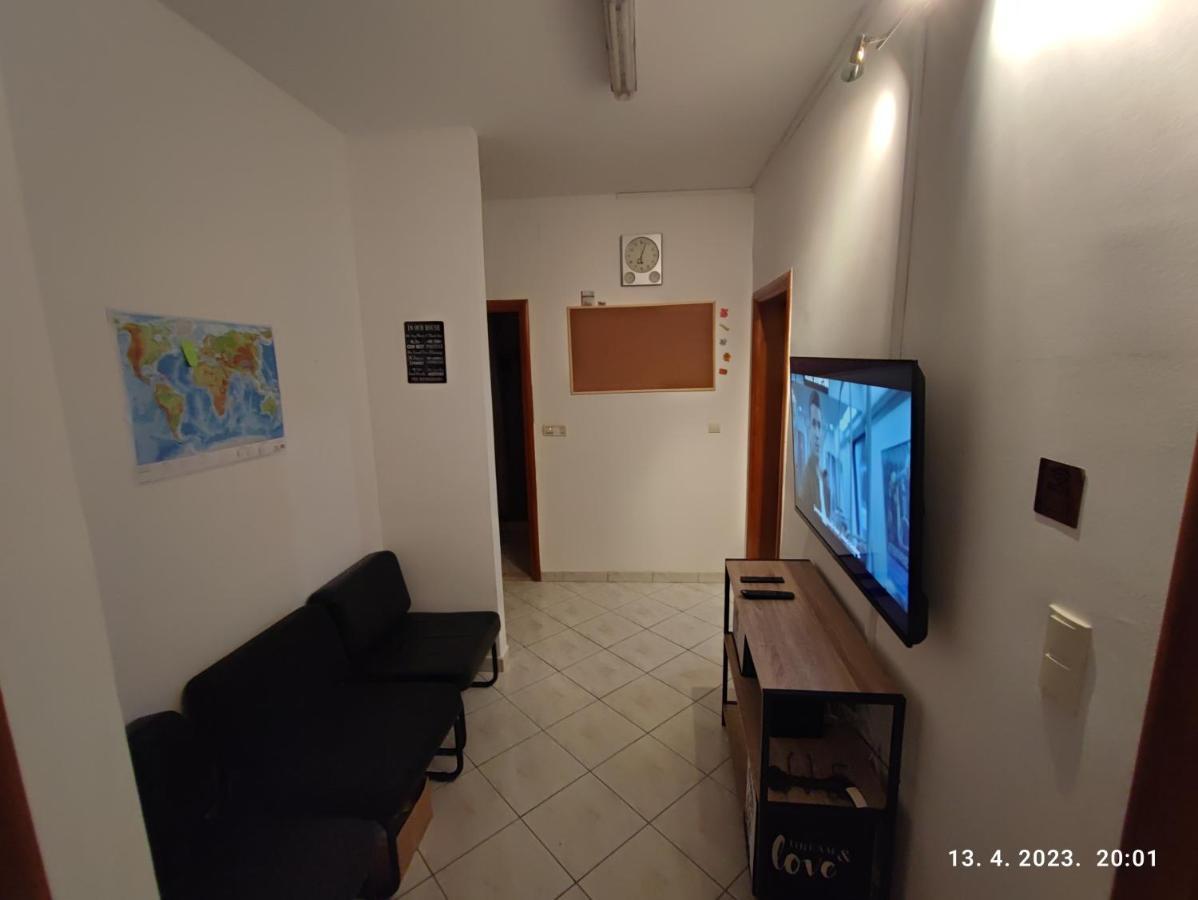 Impact House Split Albergue Exterior foto